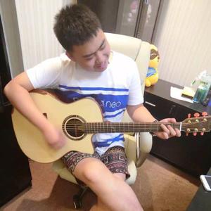 少司缘跪着玩弄翘臀呻吟
